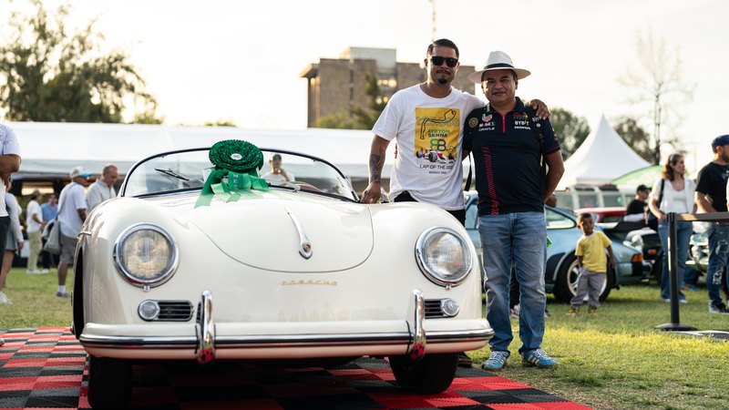Autos clásicos y deportivos en Gran Premio Histórico de la Ciudad de México